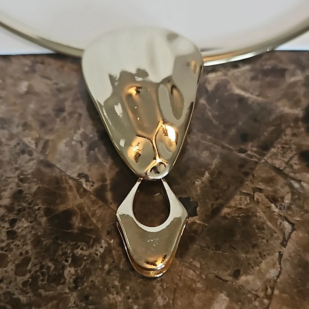 Kate Park Necklace.Gold tone - Picture 2 of 8